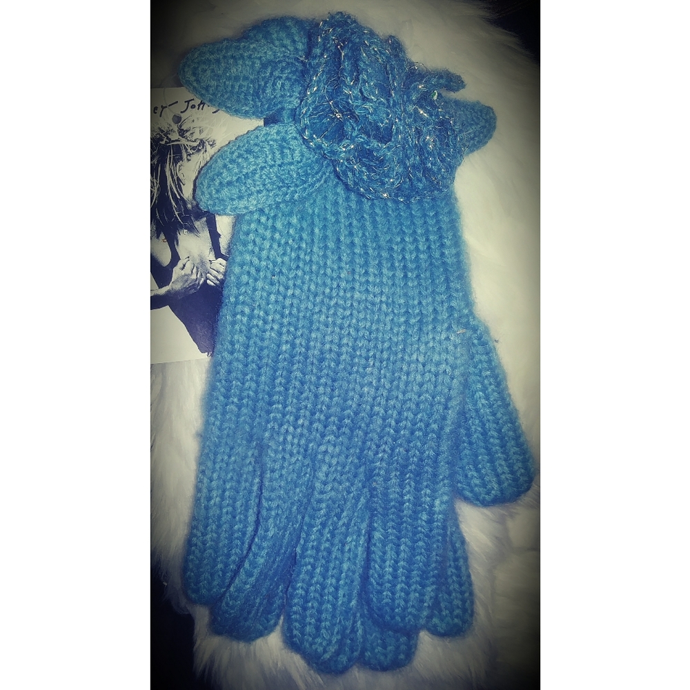 Betsey Johnson Blue Flower Knit Winter Gloves